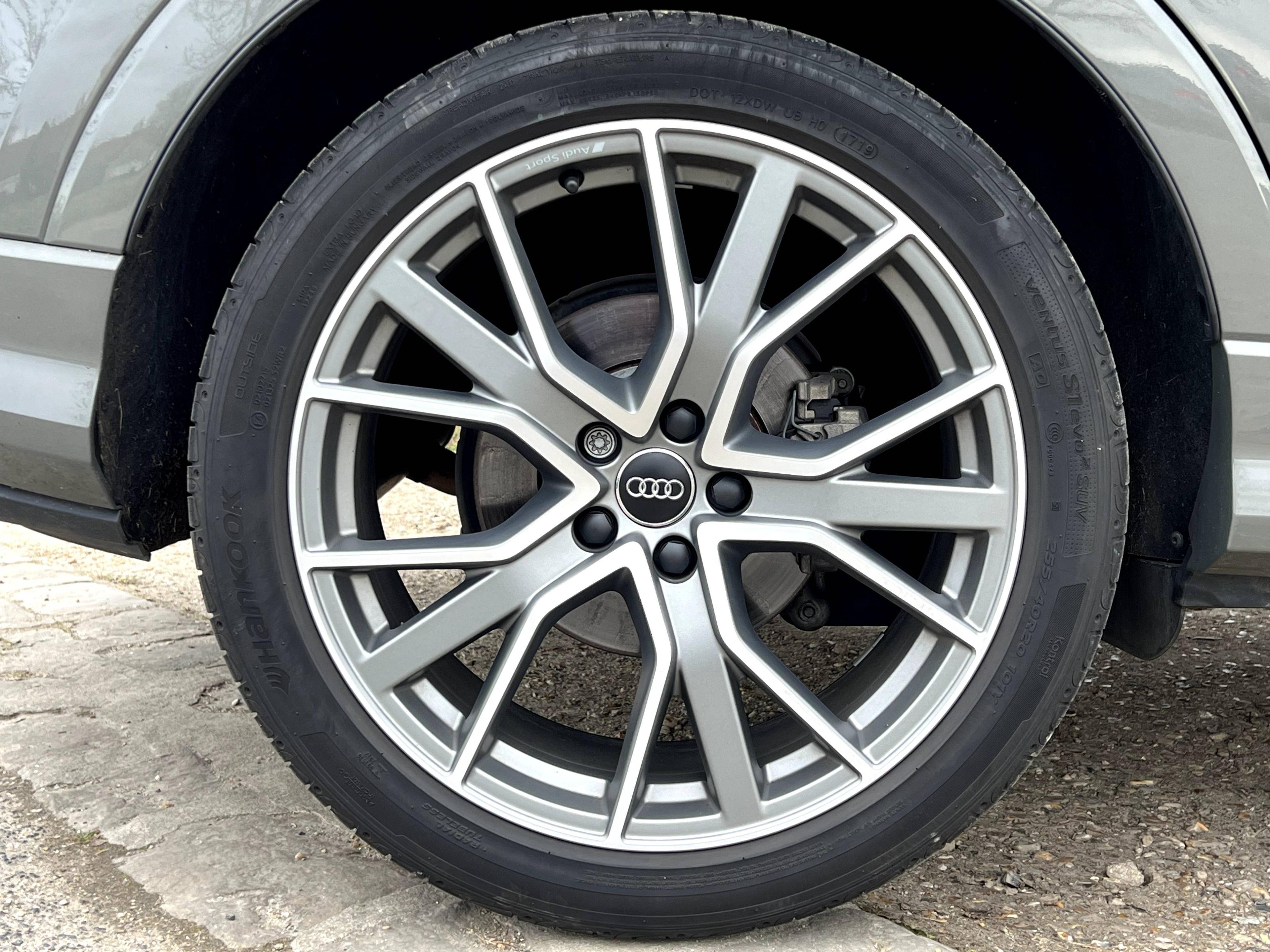 AUDI AUDI Q3