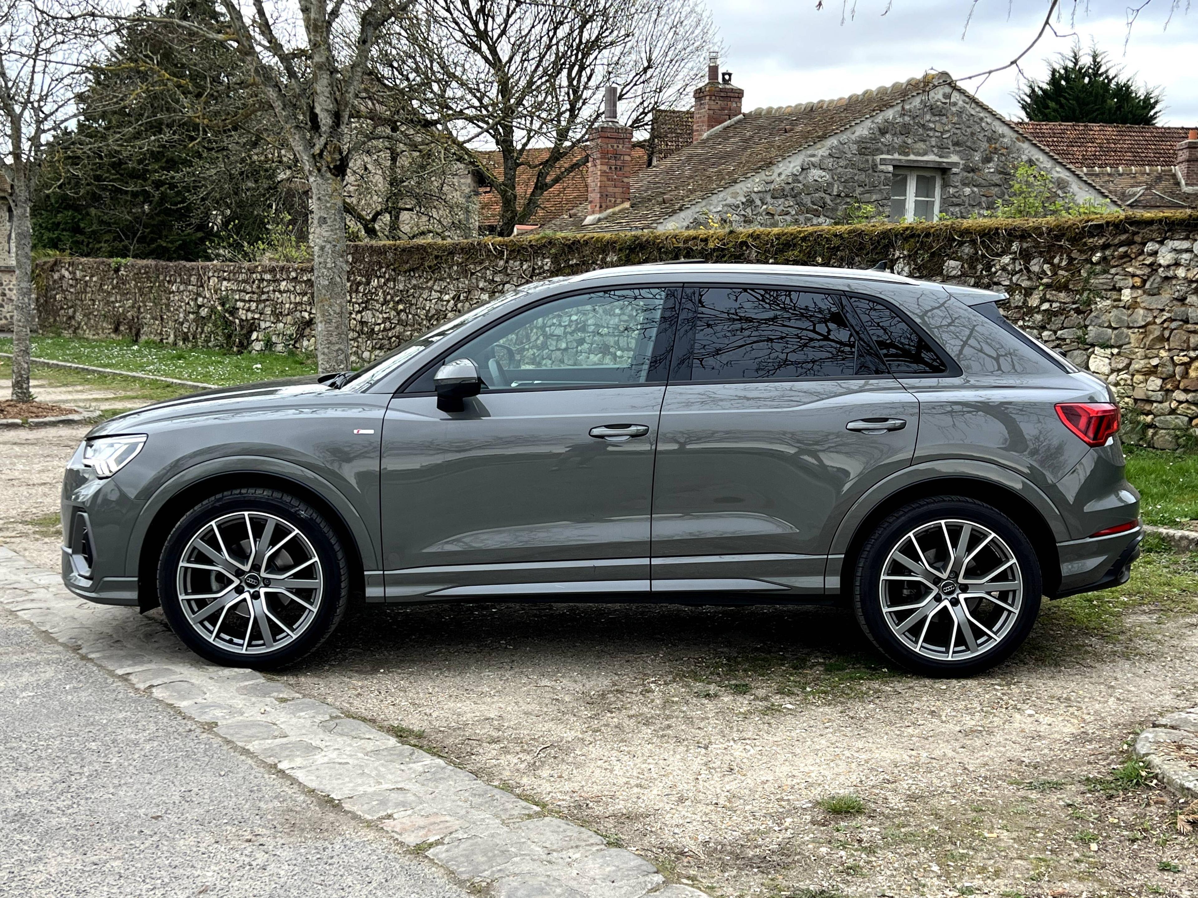 AUDI AUDI Q3