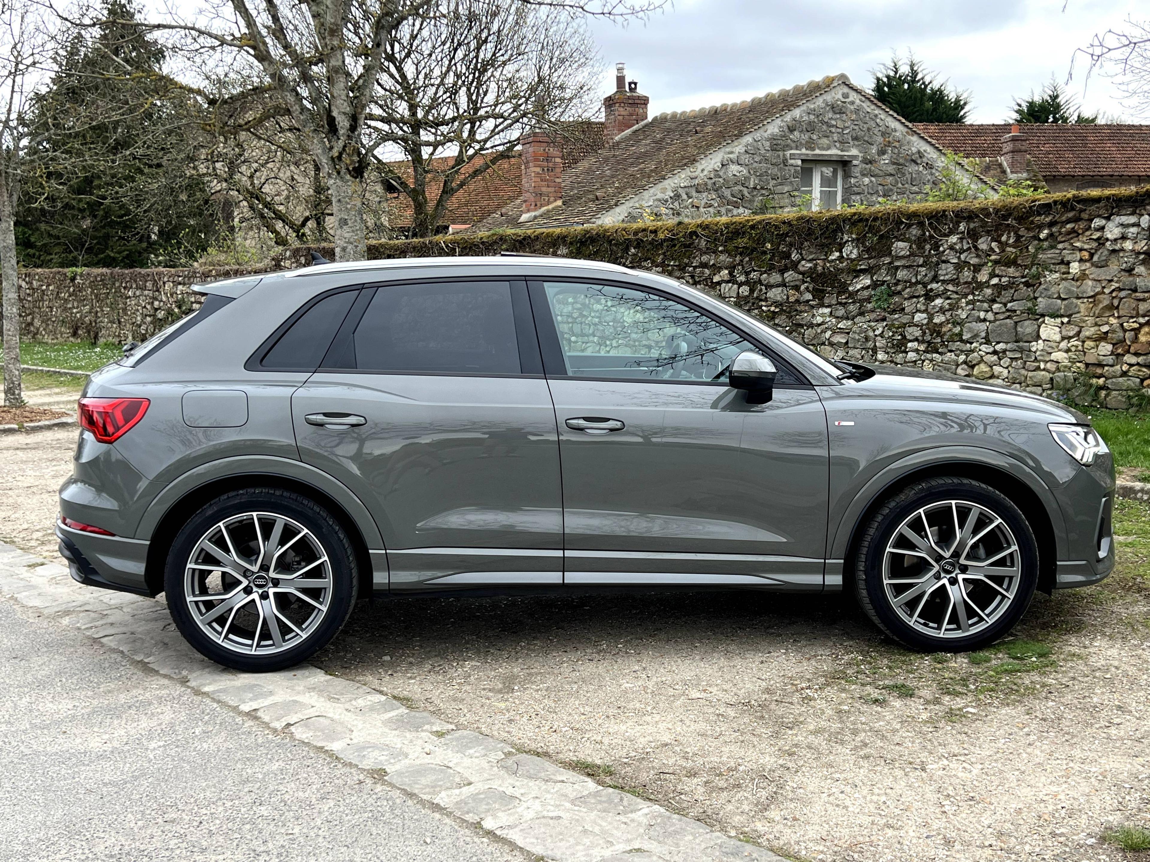 AUDI AUDI Q3