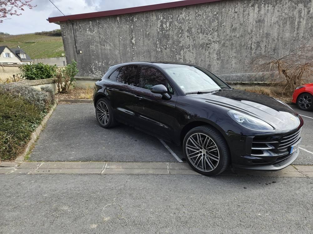 PORSCHE PORSCHE MACAN